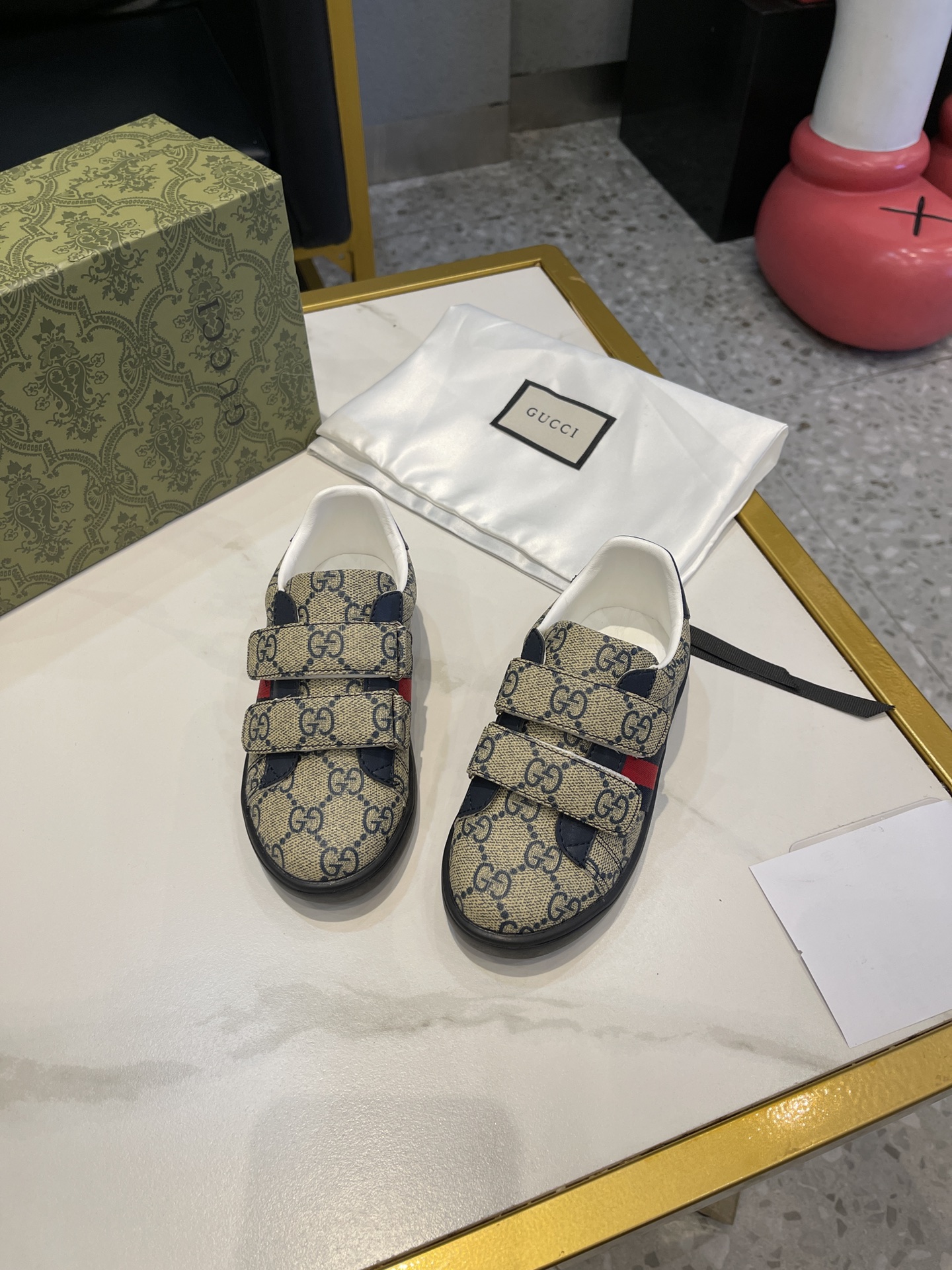 Children's shoes child